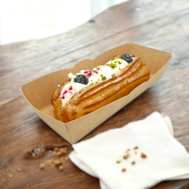 Tray 810. Designed for street food vendors, the Tray 810 offers optimal dimensions for serving and displaying culinary creations. Its durable construction withstands the demands of busy food stalls while maintaining food at proper temperatures.